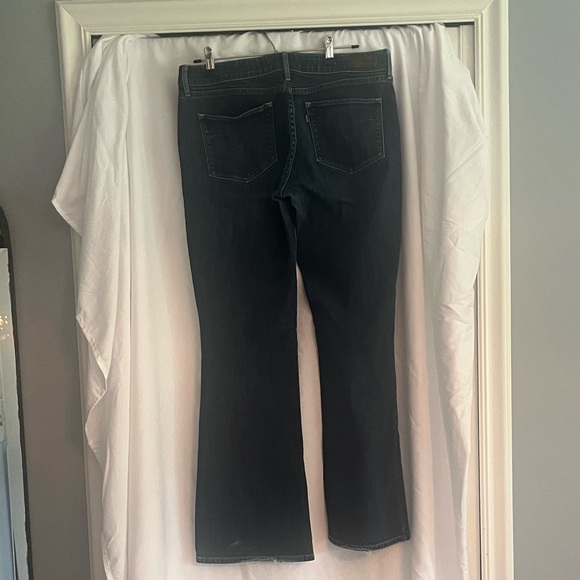 Woman’s Levi’s size 32 x 32 bold curve flare jeans $31 - Picture 4 of 4